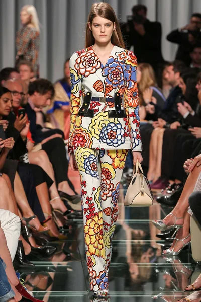 Look 37